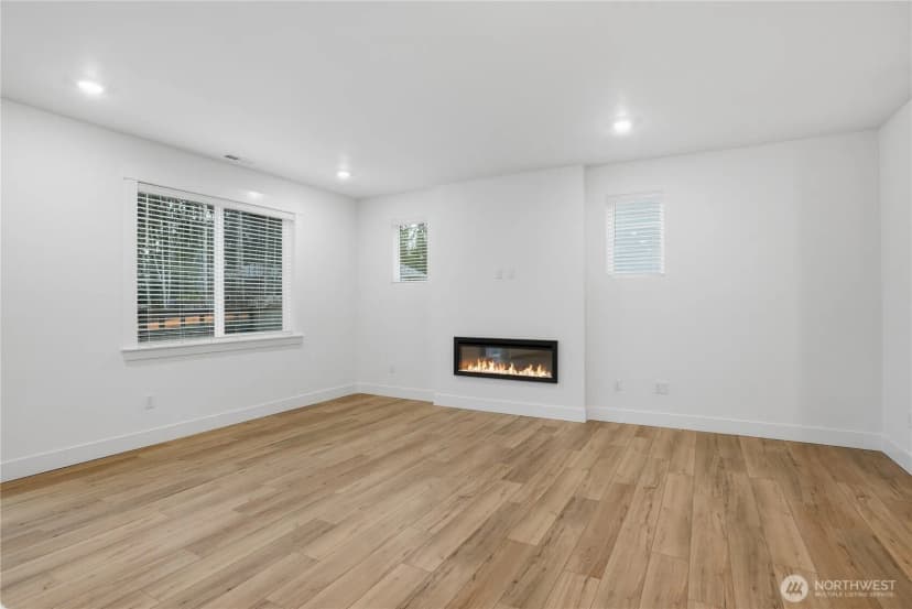 Property photo for 32141 Grand Avenue Se, Black Diamond photo 9