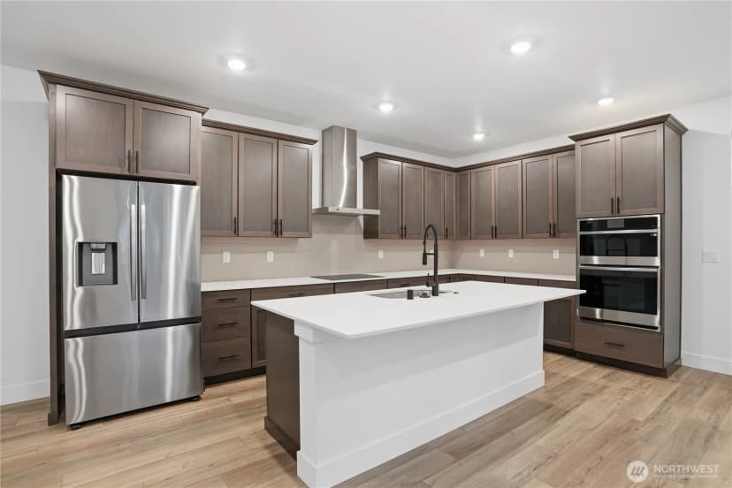Property photo for 32141 Grand Avenue Se, Black Diamond photo 2