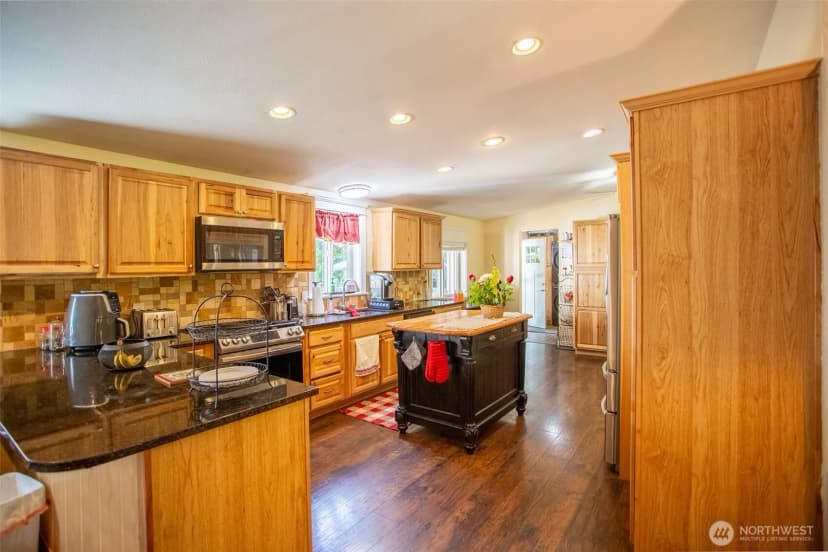 Property photo for 18716 215th Avenue E, Orting photo 15