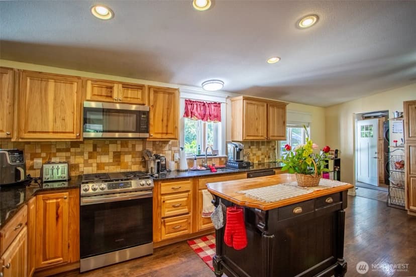Property photo for 18716 215th Avenue E, Orting photo 12