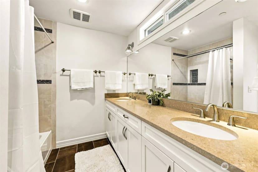 Property photo for 834 84th Avenue Ne, Medina photo 30