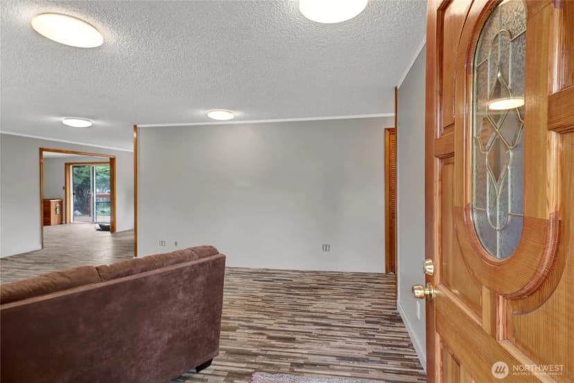 Property photo for 18686 Jolly Road, Burlington photo 9