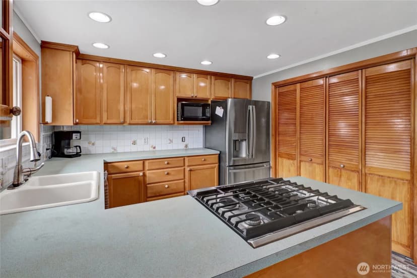 Property photo for 18686 Jolly Road, Burlington photo 13