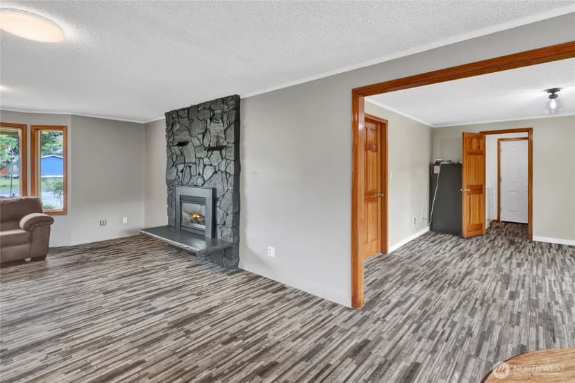 Property photo for 18686 Jolly Road, Burlington photo 16