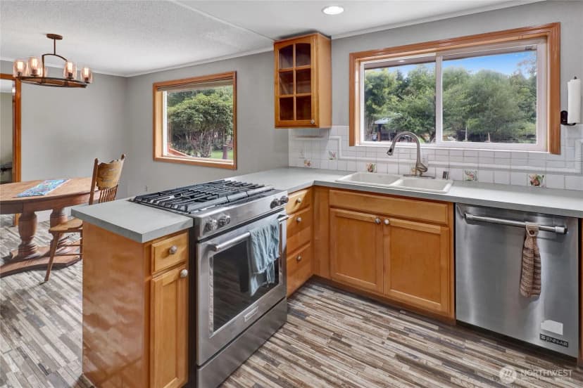 Property photo for 18686 Jolly Road, Burlington photo 15