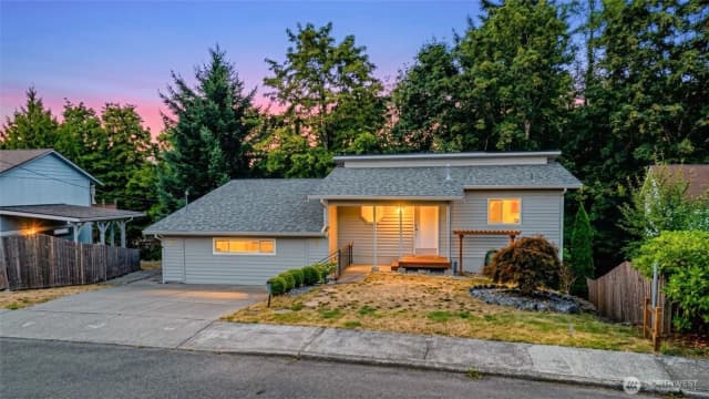 Property photo for 15704 121st Avenue Se, Renton photo 2