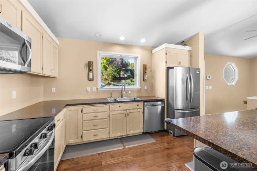 Property photo for 15704 121st Avenue Se, Renton photo 8
