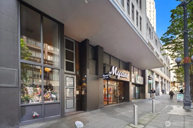 Property photo for 1519 3rd Avenue #504, Seattle photo 2
