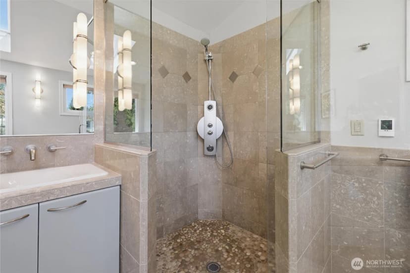 Property photo for 2209 W Lake Sammamish Parkway Ne, Redmond photo 14