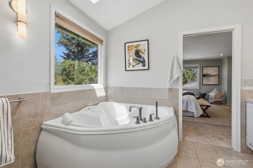 Property photo for 2209 W Lake Sammamish Parkway Ne, Redmond photo 12