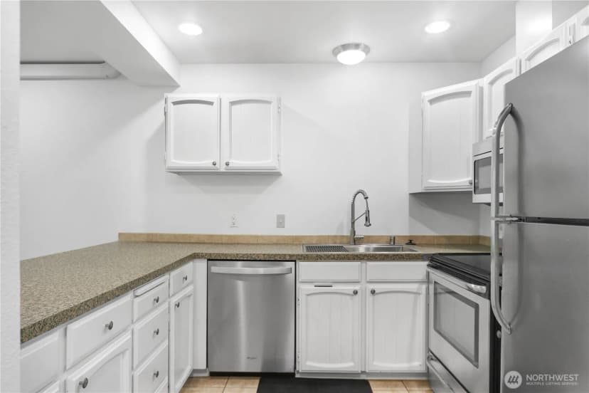 Property photo for 17018 Ne 80th Street #c5, Redmond photo 7