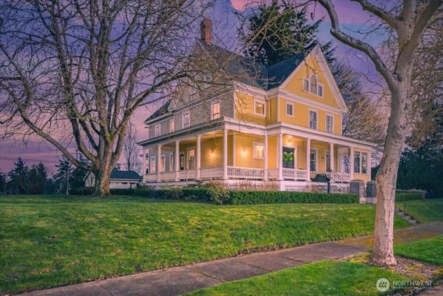 Property photo for 4200 Washington Avenue W, Seattle photo 2