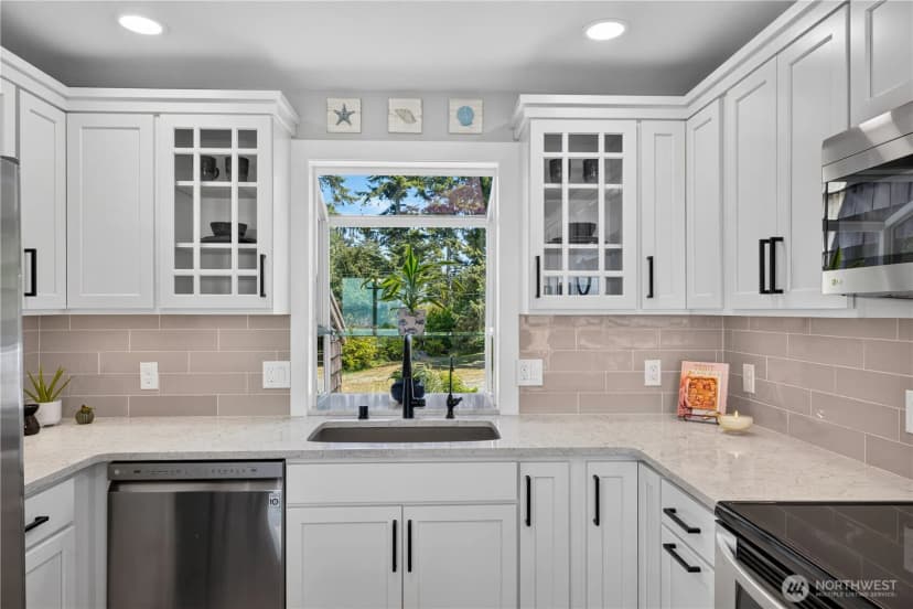 Property photo for 2285 W Beach Road #c, Oak Harbor photo 11