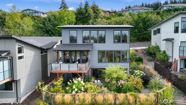 Property photo for 3414 Sussex Drive, Bellingham photo 2