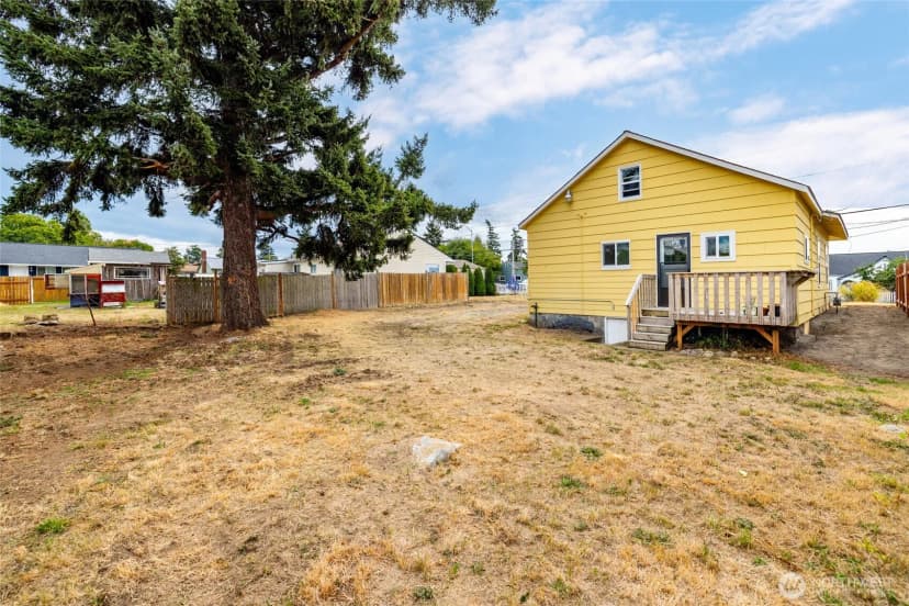 Property photo for 1442 E Whidbey Avenue, Oak Harbor photo 35