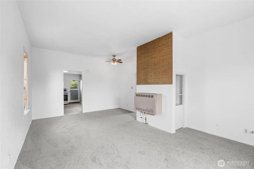 Property photo for 1442 E Whidbey Avenue, Oak Harbor photo 11