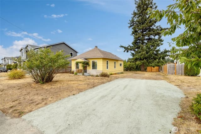 Property photo for 1442 E Whidbey Avenue, Oak Harbor photo 3