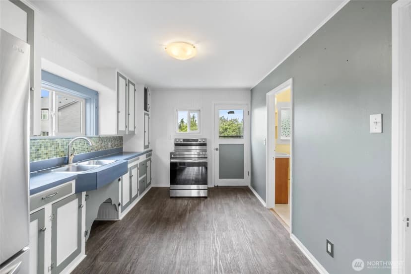 Property photo for 1442 E Whidbey Avenue, Oak Harbor photo 15