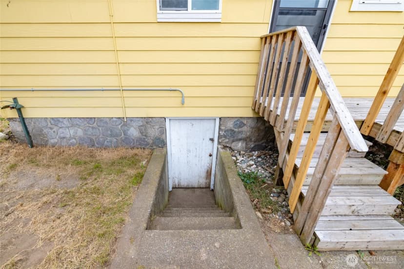 Property photo for 1442 E Whidbey Avenue, Oak Harbor photo 36