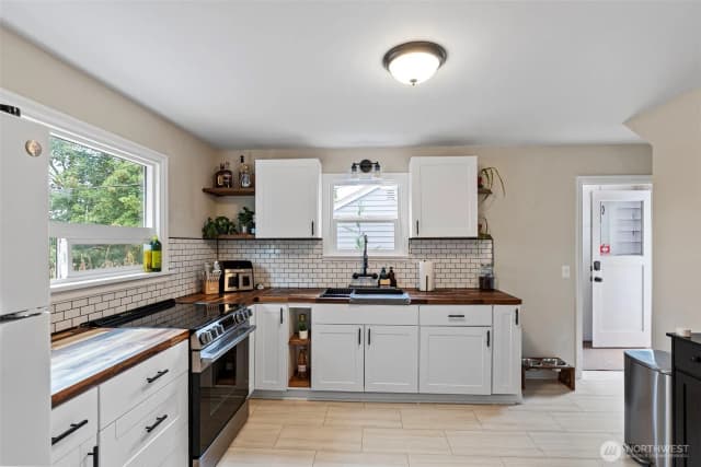 Property photo for 224 Bremerton Boulevard W, Bremerton photo 5