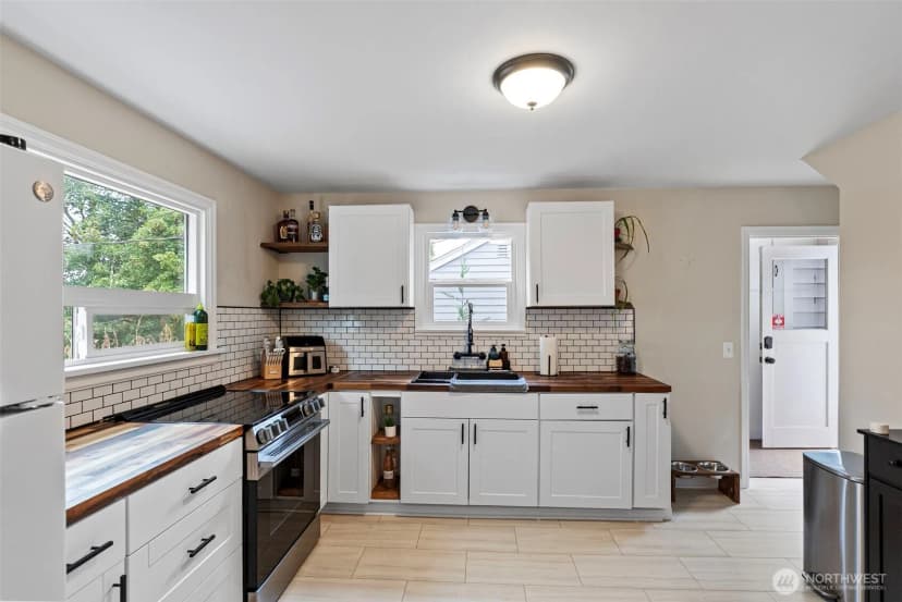Property photo for 224 Bremerton Boulevard W, Bremerton photo 5