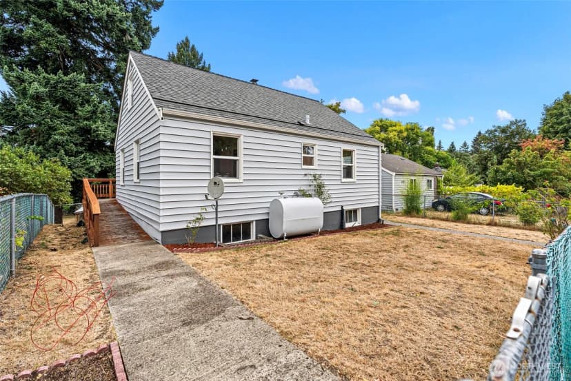 Property photo for 224 Bremerton Boulevard W, Bremerton photo 22