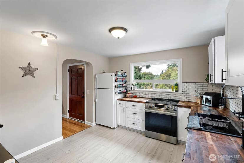Property photo for 224 Bremerton Boulevard W, Bremerton photo 6