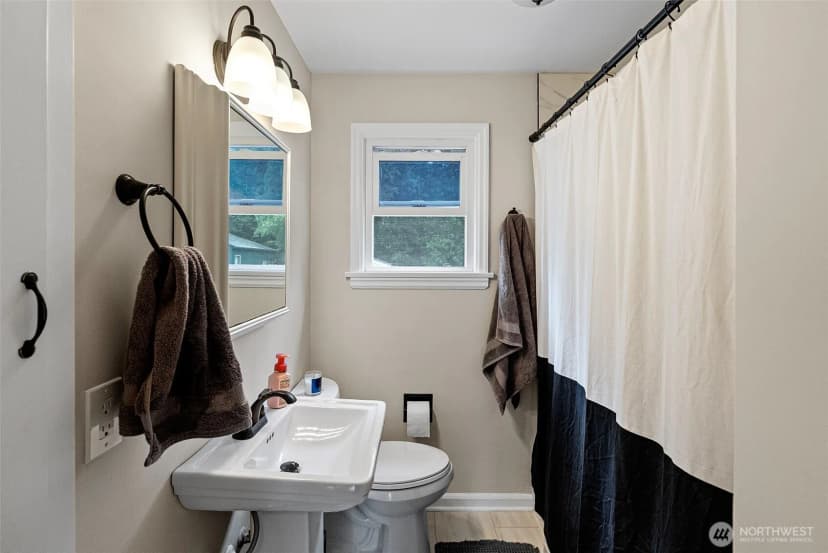 Property photo for 224 Bremerton Boulevard W, Bremerton photo 11