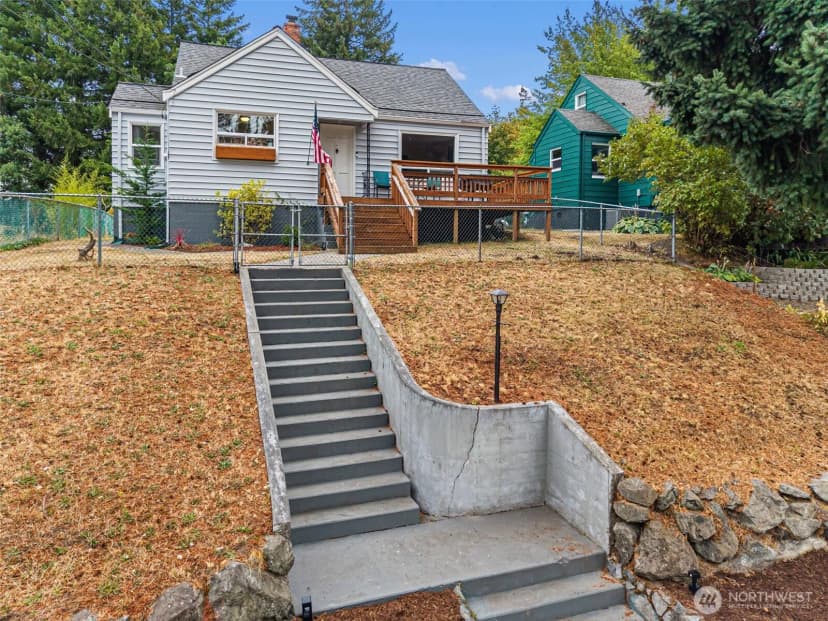 Property photo for 224 Bremerton Boulevard W, Bremerton photo 2