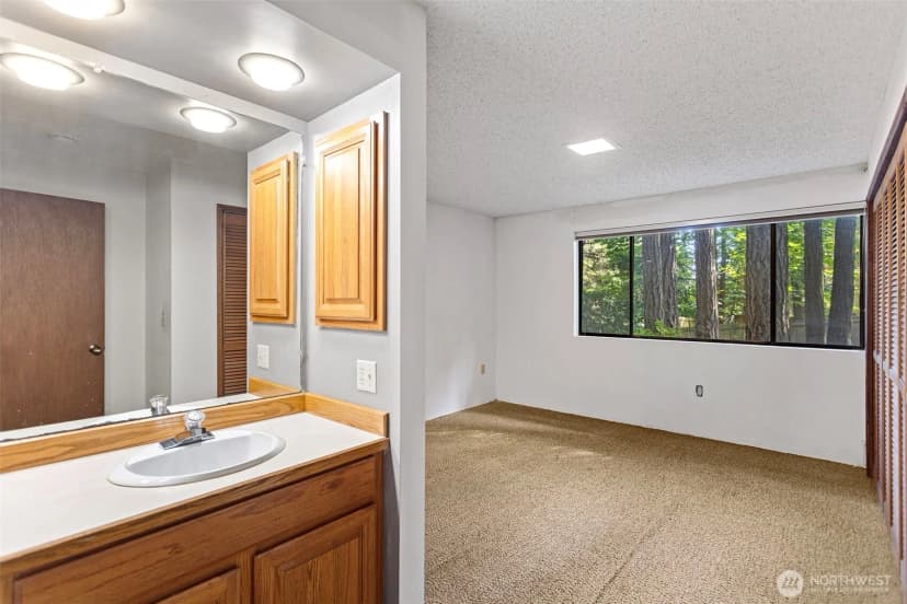Property photo for 12929 Ne 25th Place, Bellevue photo 28