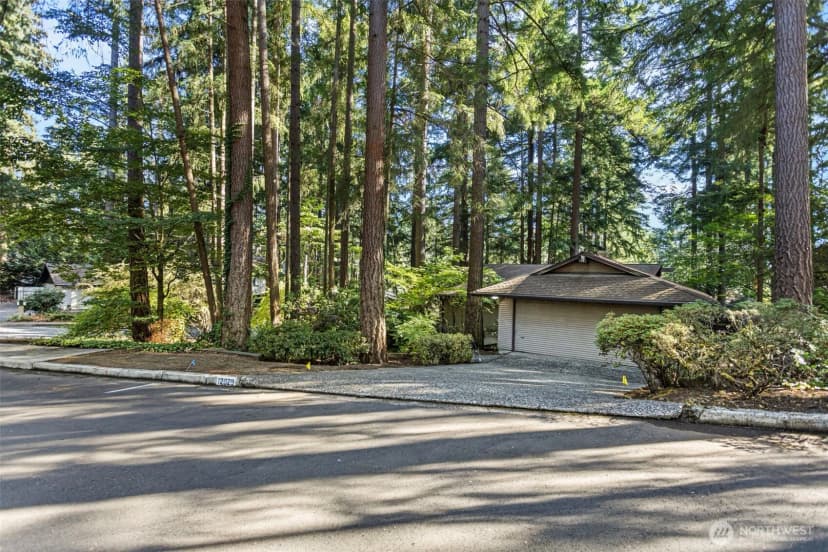Property photo for 12929 Ne 25th Place, Bellevue photo 3
