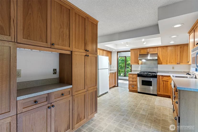 Property photo for 12929 Ne 25th Place, Bellevue photo 20