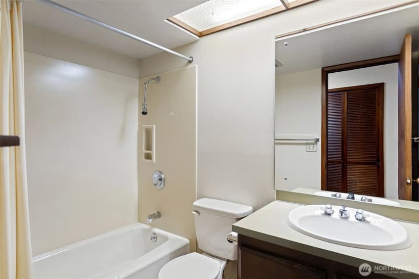 Property photo for 12929 Ne 25th Place, Bellevue photo 24