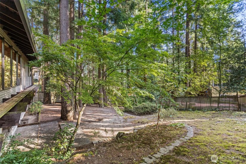 Property photo for 12929 Ne 25th Place, Bellevue photo 6