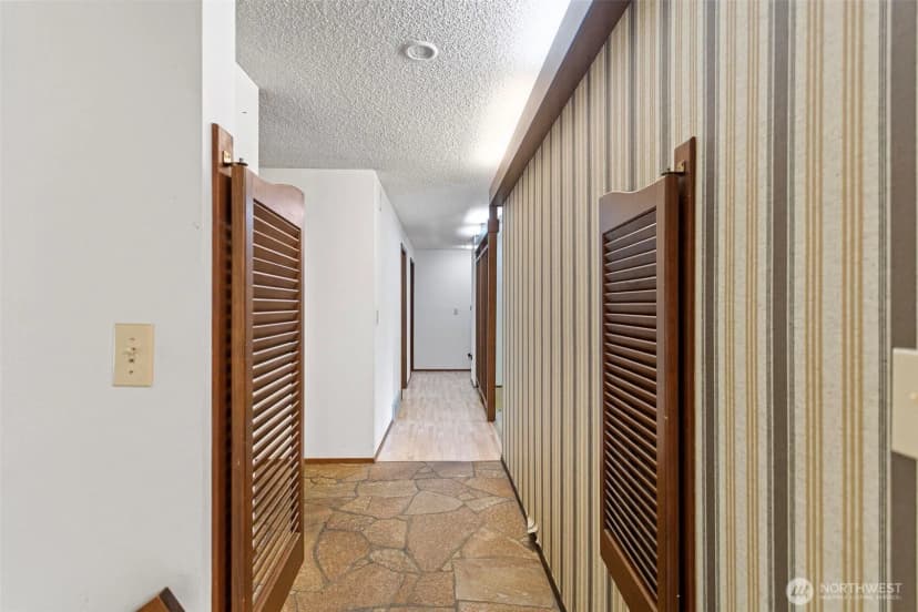 Property photo for 12929 Ne 25th Place, Bellevue photo 28