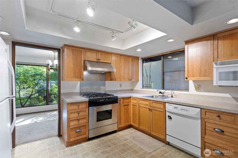 Property photo for 12929 Ne 25th Place, Bellevue photo 22
