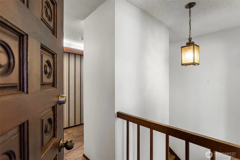 Property photo for 12929 Ne 25th Place, Bellevue photo 11