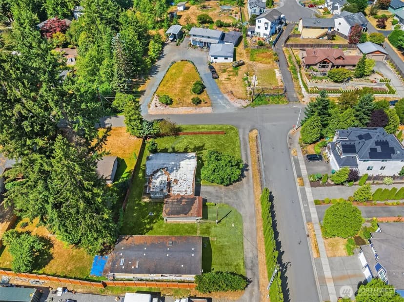 Property photo for 16727 1st Avenue Se, Bothell photo 6