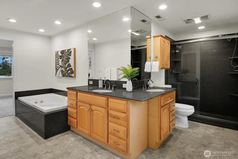 Property photo for 1425 172nd Place Ne, Bellevue photo 16