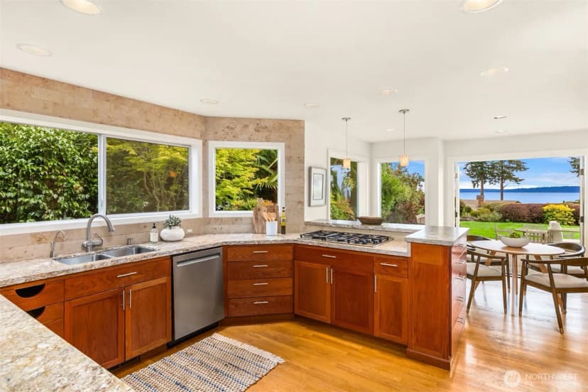 Property photo for 10017 Edgecombe Place Ne, Bainbridge Island photo 15