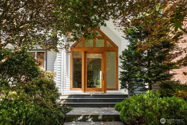 Property photo for 10017 Edgecombe Place Ne, Bainbridge Island photo 3