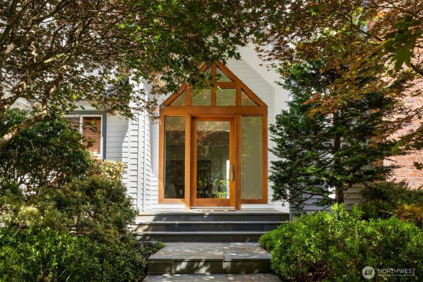 Property photo for 10017 Edgecombe Place Ne, Bainbridge Island photo 3
