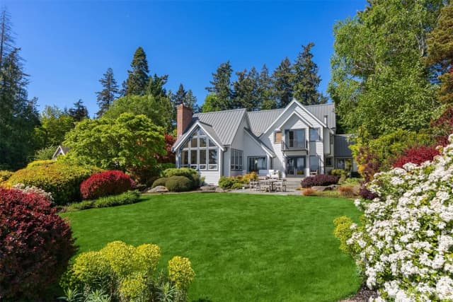 Property photo for 10017 Edgecombe Place Ne, Bainbridge Island photo 2