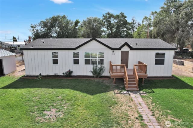 Property photo for 19120 Franklin Street Nw, Soap Lake