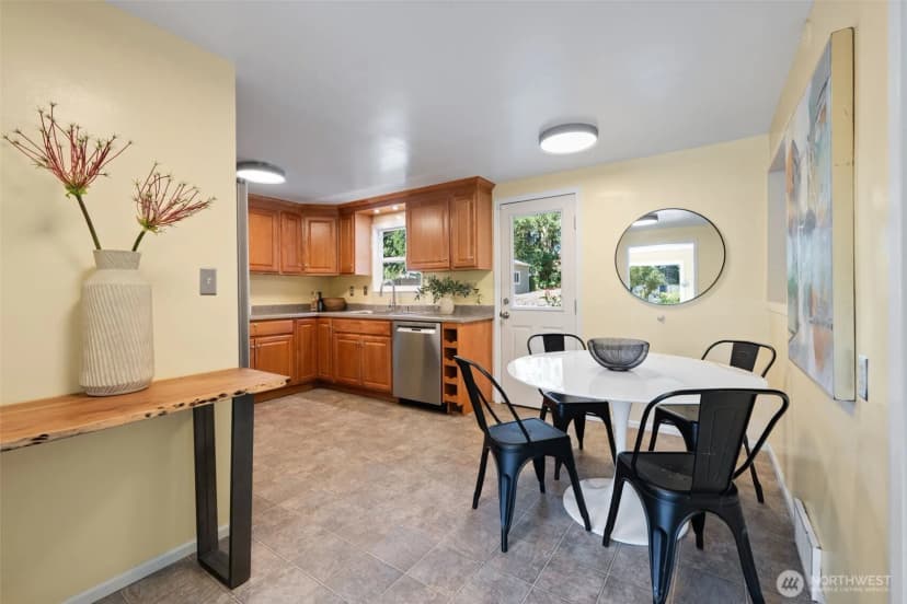 Property photo for 320 Ne 156th Street, Shoreline photo 9
