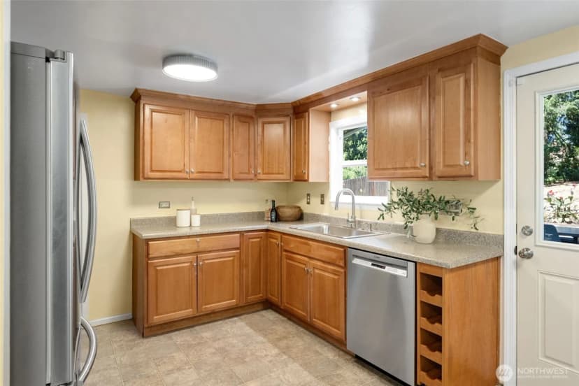 Property photo for 320 Ne 156th Street, Shoreline photo 7