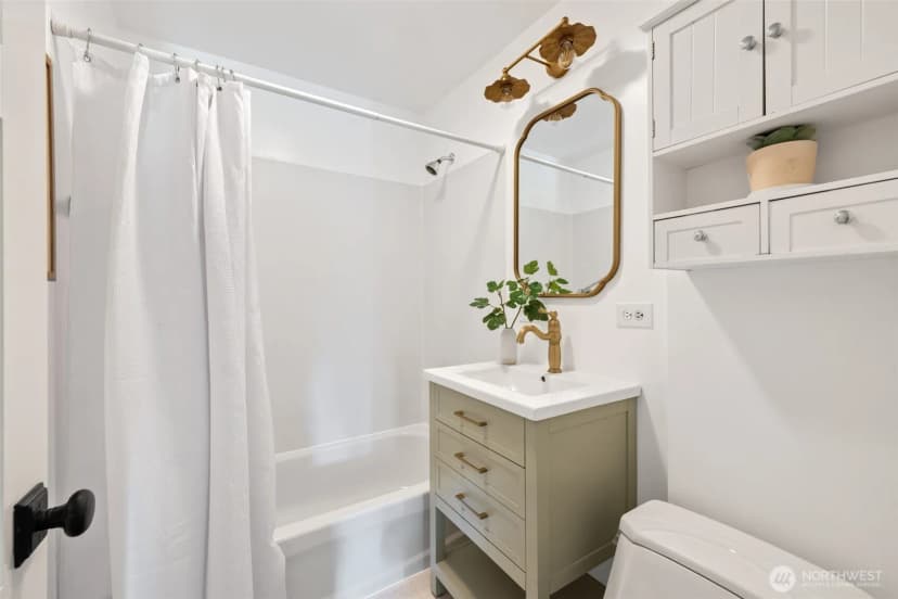 Property photo for 320 Ne 156th Street, Shoreline photo 21