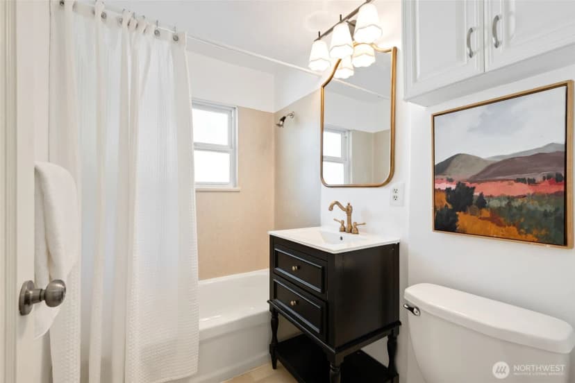 Property photo for 320 Ne 156th Street, Shoreline photo 15