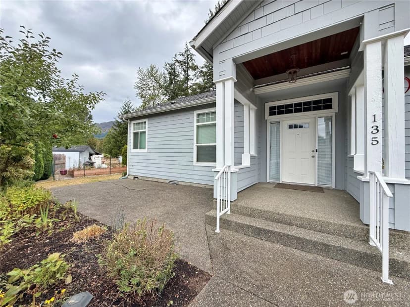 Property photo for 135 River Way, Morton photo 28