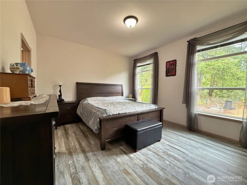 Property photo for 135 River Way, Morton photo 16